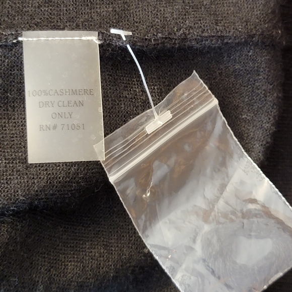 Black Cashmere Scoop Neck Bell Sleeve Lace Inset Sweater Medium NWT - Picture 8 of 8